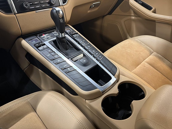 Porsche Macan 22 of 30