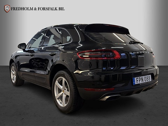 Porsche Macan 3 of 5