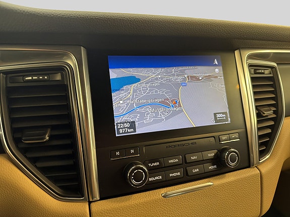 Porsche Macan 25 of 30