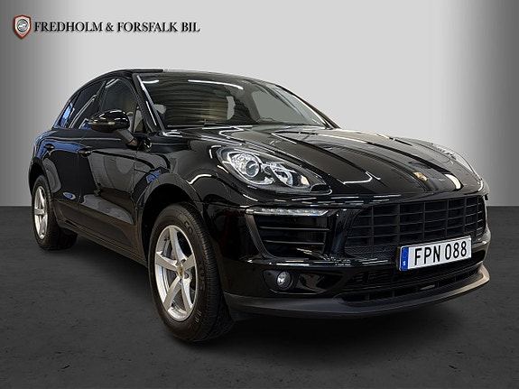 Porsche Macan 6 of 30