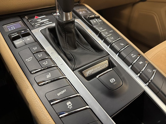 Porsche Macan 24 of 30