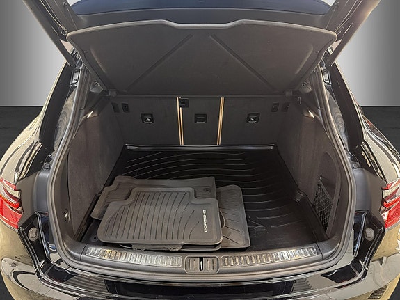 Porsche Macan 17 of 30