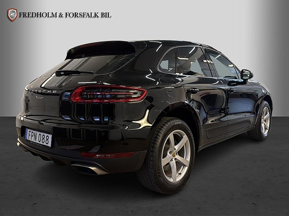 Porsche Macan 5 of 5
