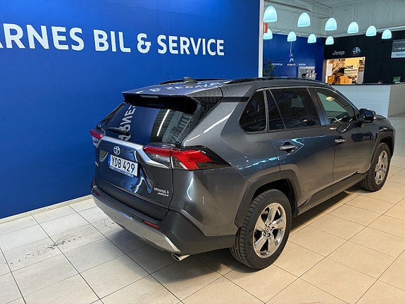 Toyota RAV4 4 of 5