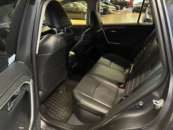 Toyota RAV4 5 of 5