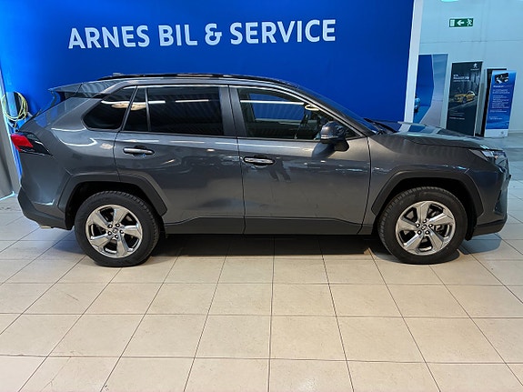 Toyota RAV4 3 of 5