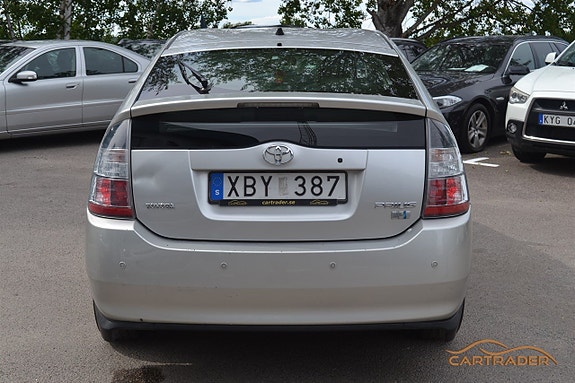 Toyota Prius 5 of 5