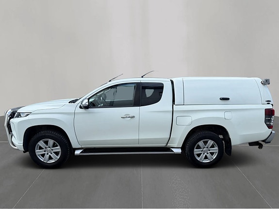 Mitsubishi L200 Club Cab 2 of 5