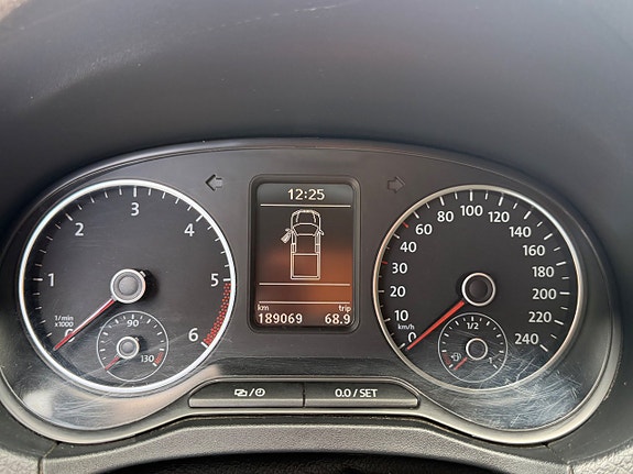 Volkswagen Amarok 14 of 16