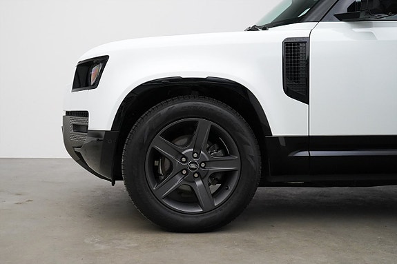 Land Rover Defender 110 2 of 5