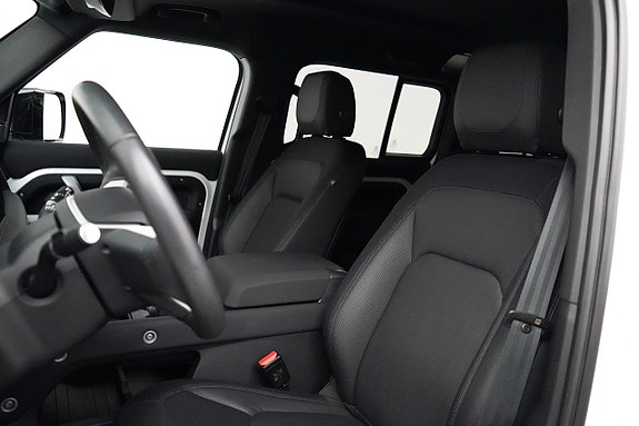 Land Rover Defender 110 6 of 23