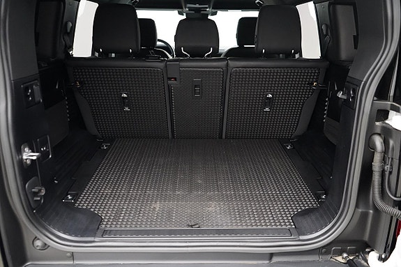 Land Rover Defender 110 18 of 23