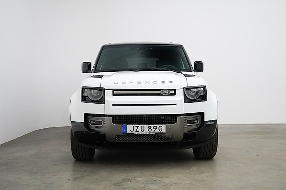 Land Rover Defender 110 21 of 23