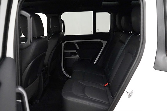 Land Rover Defender 110 7 of 23