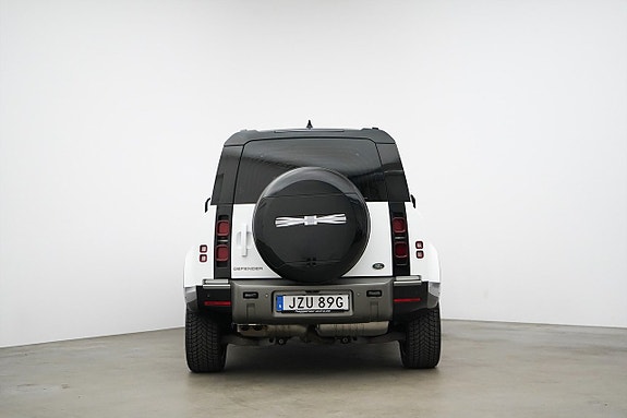 Land Rover Defender 110 19 of 23