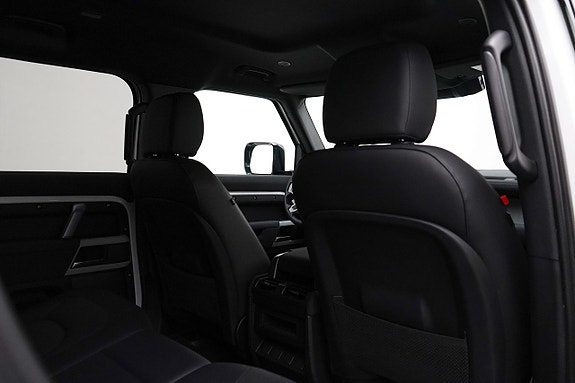 Land Rover Defender 110 16 of 23