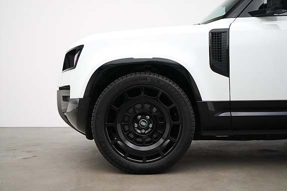 Land Rover Defender 110 2 of 23