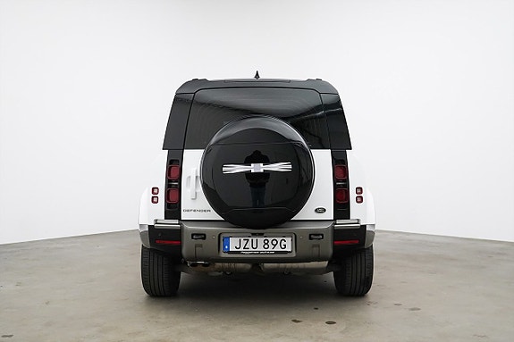 Land Rover Defender 110 19 of 23