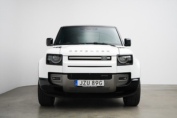 Land Rover Defender 110 21 of 23