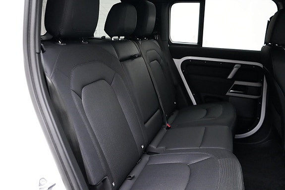 Land Rover Defender 110 17 of 23