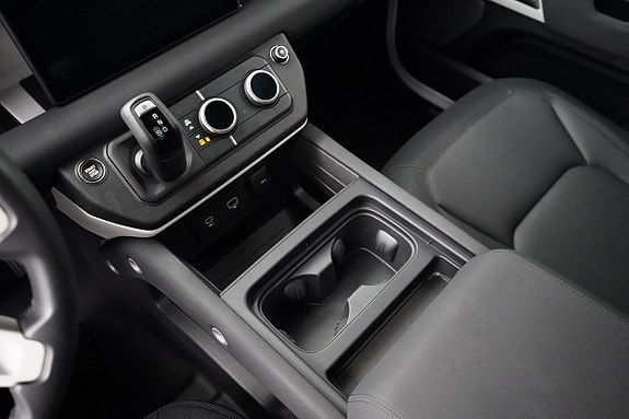 Land Rover Defender 110 13 of 23