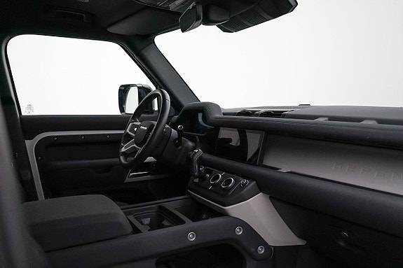 Land Rover Defender 110 15 of 23