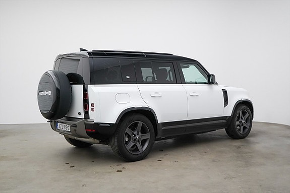 Land Rover Defender 110 20 of 23