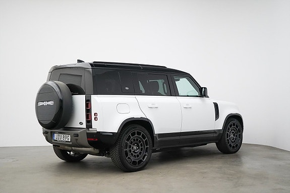 Land Rover Defender 110 20 of 23