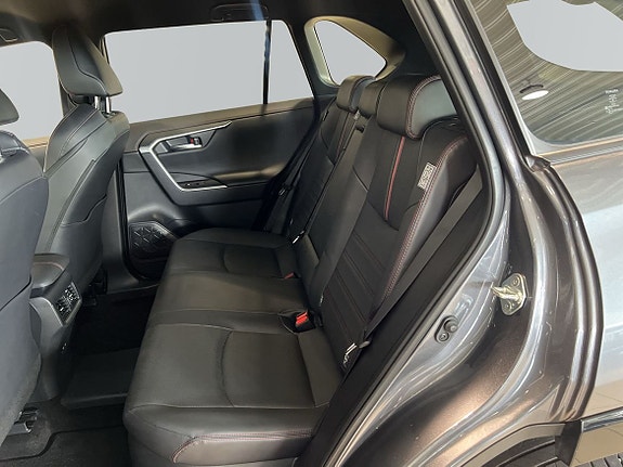 Toyota RAV4 Plug-in Hybrid 11 of 24