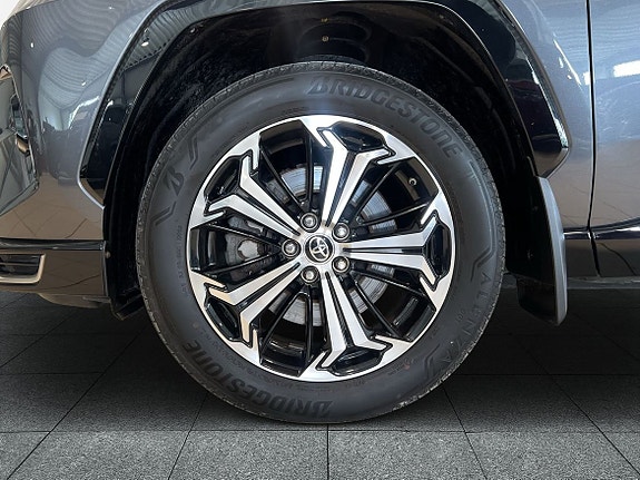 Toyota RAV4 Plug-in Hybrid 16 of 24