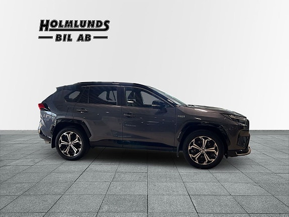 Toyota RAV4 Plug-in Hybrid 17 of 24