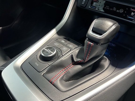 Toyota RAV4 Plug-in Hybrid 20 of 24