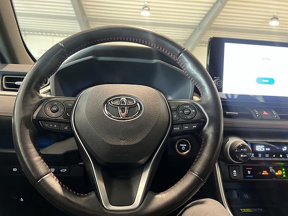 Toyota RAV4 Plug-in Hybrid 13 of 24