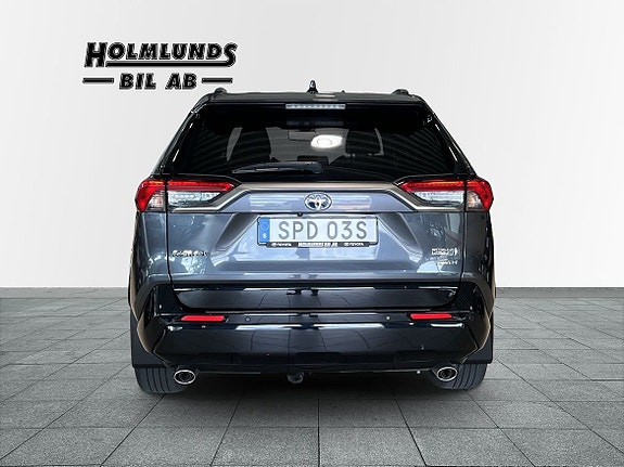 Toyota RAV4 Plug-in Hybrid 4 of 24