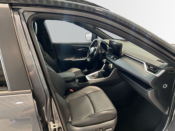 Toyota RAV4 Plug-in Hybrid 6 of 24