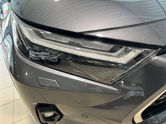 Toyota RAV4 Plug-in Hybrid 23 of 24