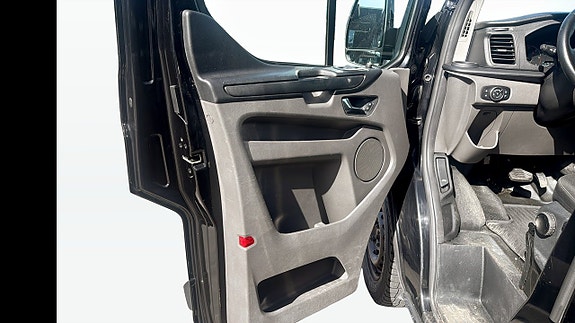Ford Transit Custom 11 of 14