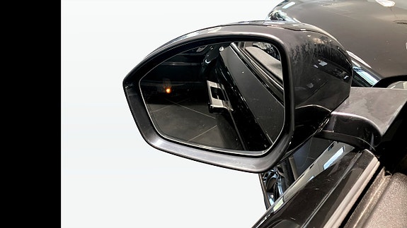 Land Rover Range Rover Velar 21 of 25