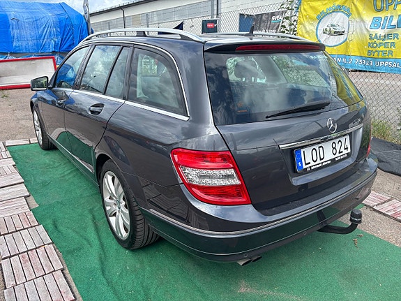 Mercedes-Benz C180 4 of 5