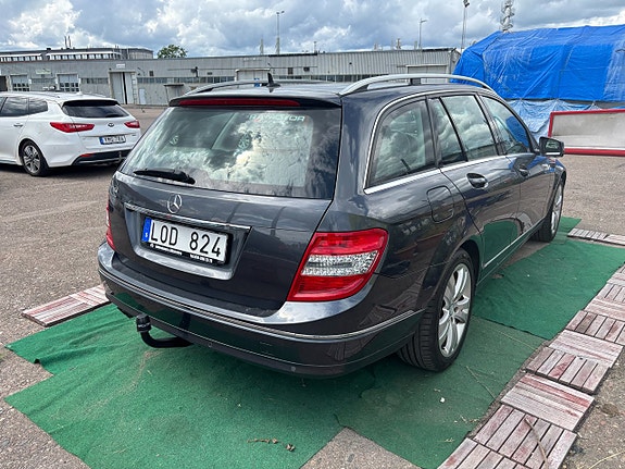 Mercedes-Benz C180 3 of 5
