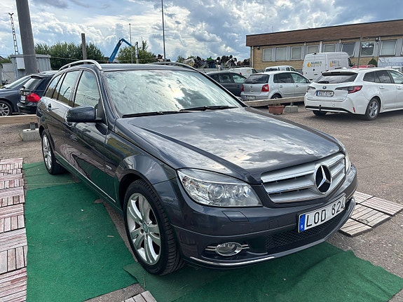 Mercedes-Benz C180 2 of 5