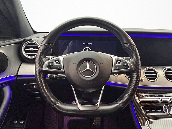 Mercedes-Benz E200 15 of 30