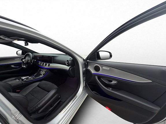 Mercedes-Benz E200 27 of 30