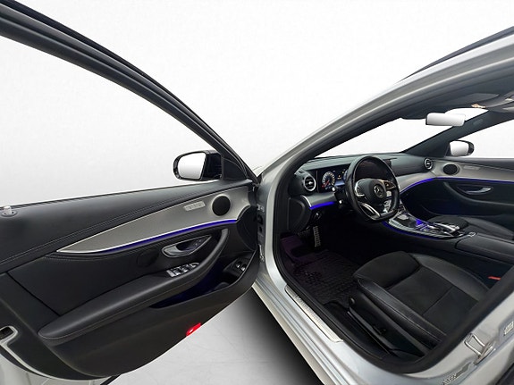 Mercedes-Benz E200 12 of 30