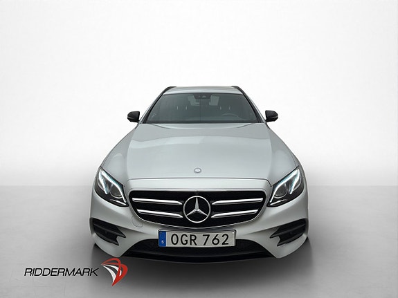 Mercedes-Benz E200 2 of 5