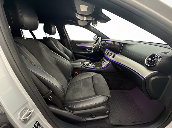 Mercedes-Benz E200 26 of 30