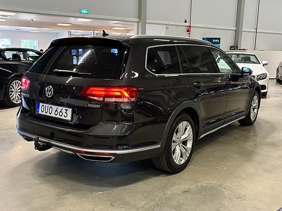 Volkswagen Passat Alltrack 3 of 5