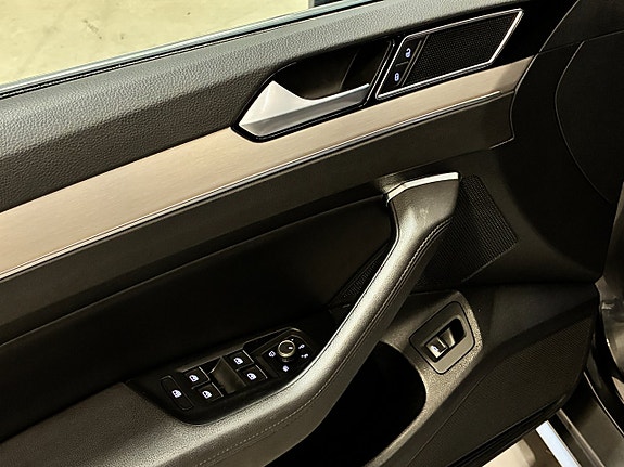 Volkswagen Passat Alltrack 16 of 28