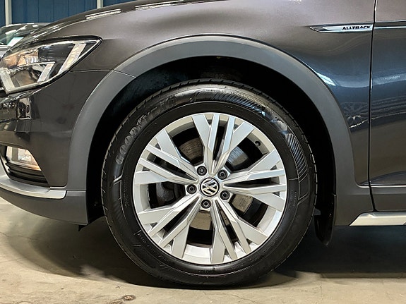 Volkswagen Passat Alltrack 8 of 28