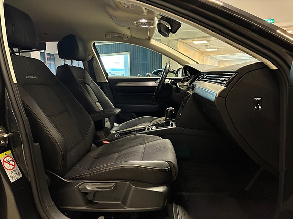 Volkswagen Passat Alltrack 13 of 28